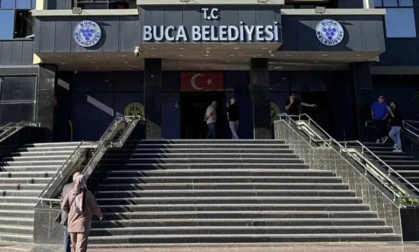 CHP'li Buca Belediyesinde Maaş Krizi! 80 İşçi Eylem Yaptı
